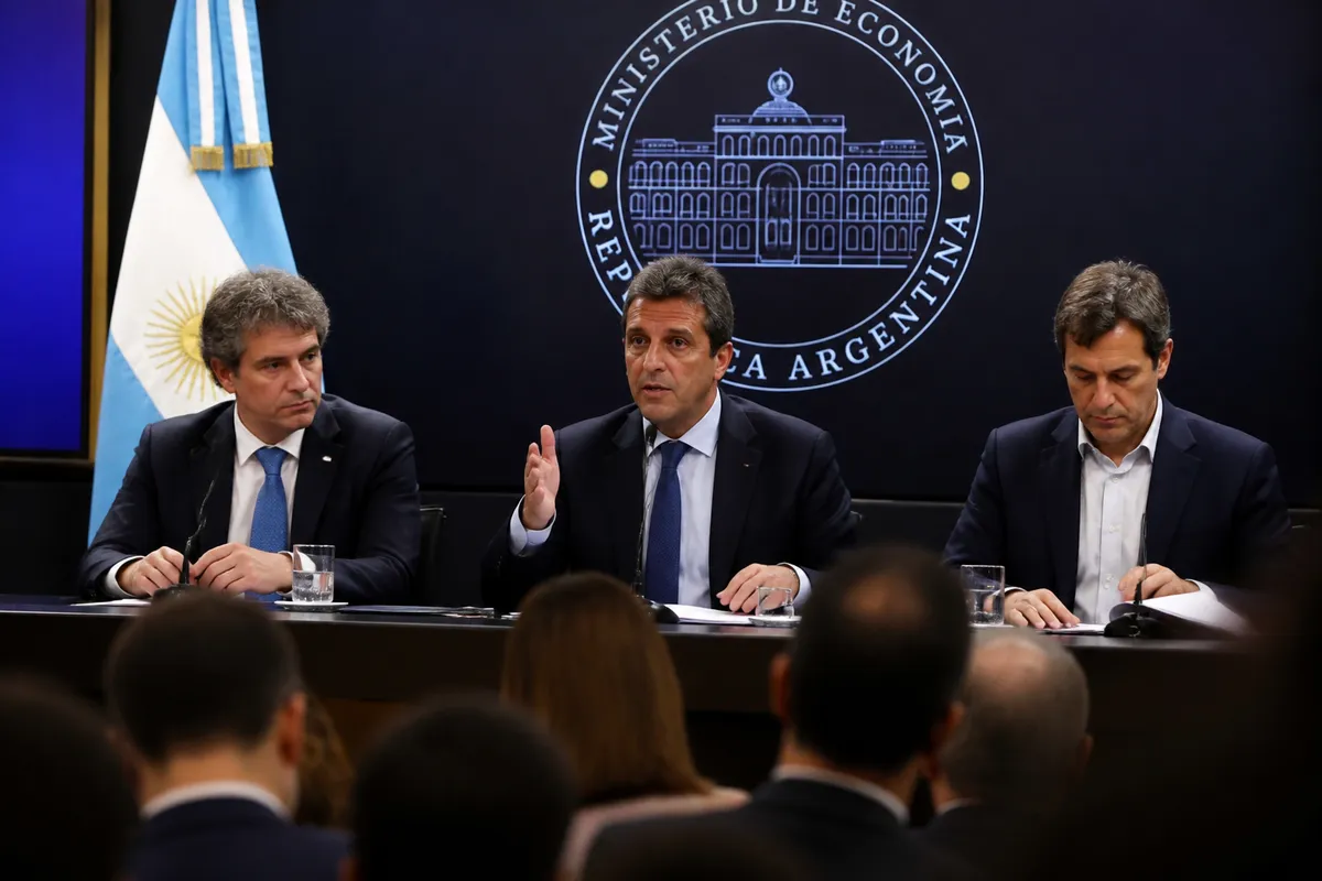 Caputo renueva vencimientos sin inyectar pesos al mercado