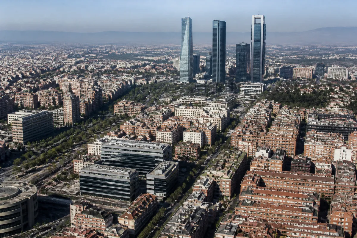 Crecimiento 'low cost' en España: PIB al 2,3% con inflación al 3,6%