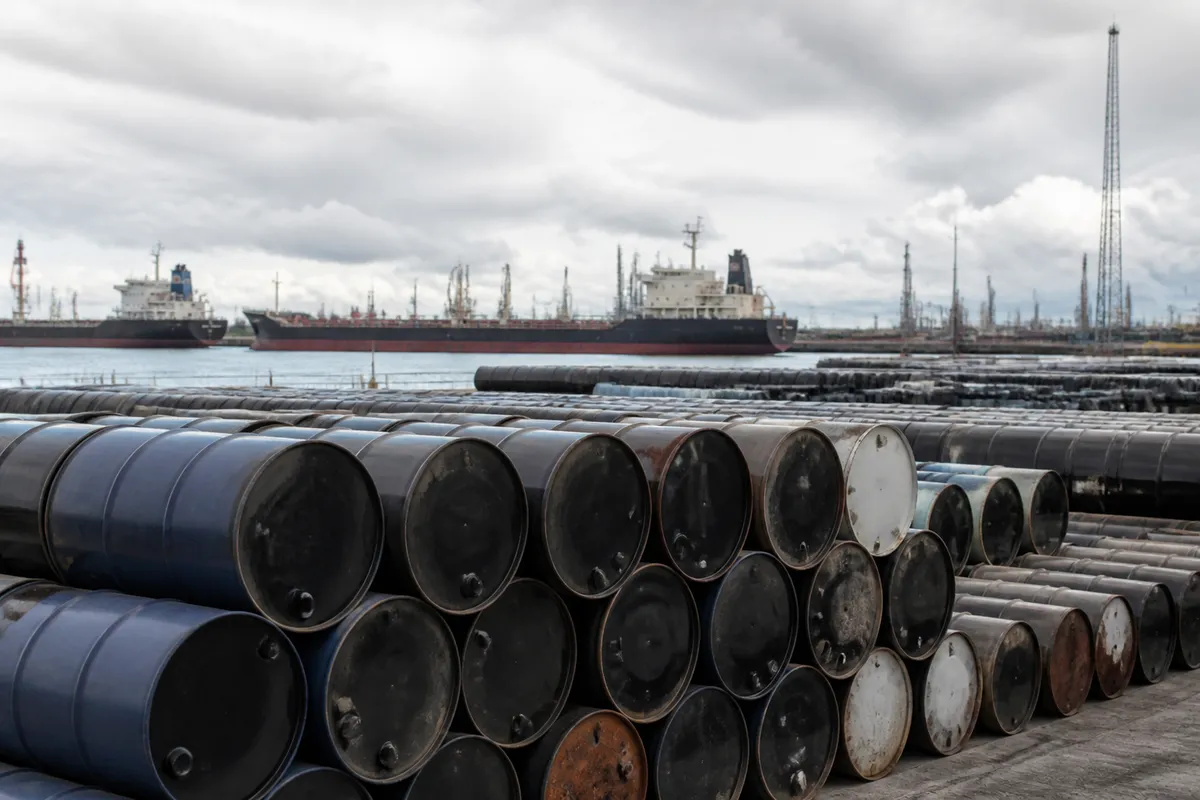 El WTI cae un 5% por la distensión entre EE.UU. e Irán y el aumento de producción OPEP+