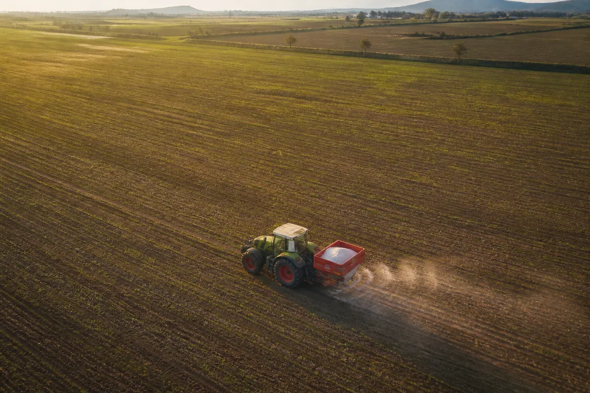 Fertilizantes más caros: por qué los alimentos subirán en España en el 2S de 2025