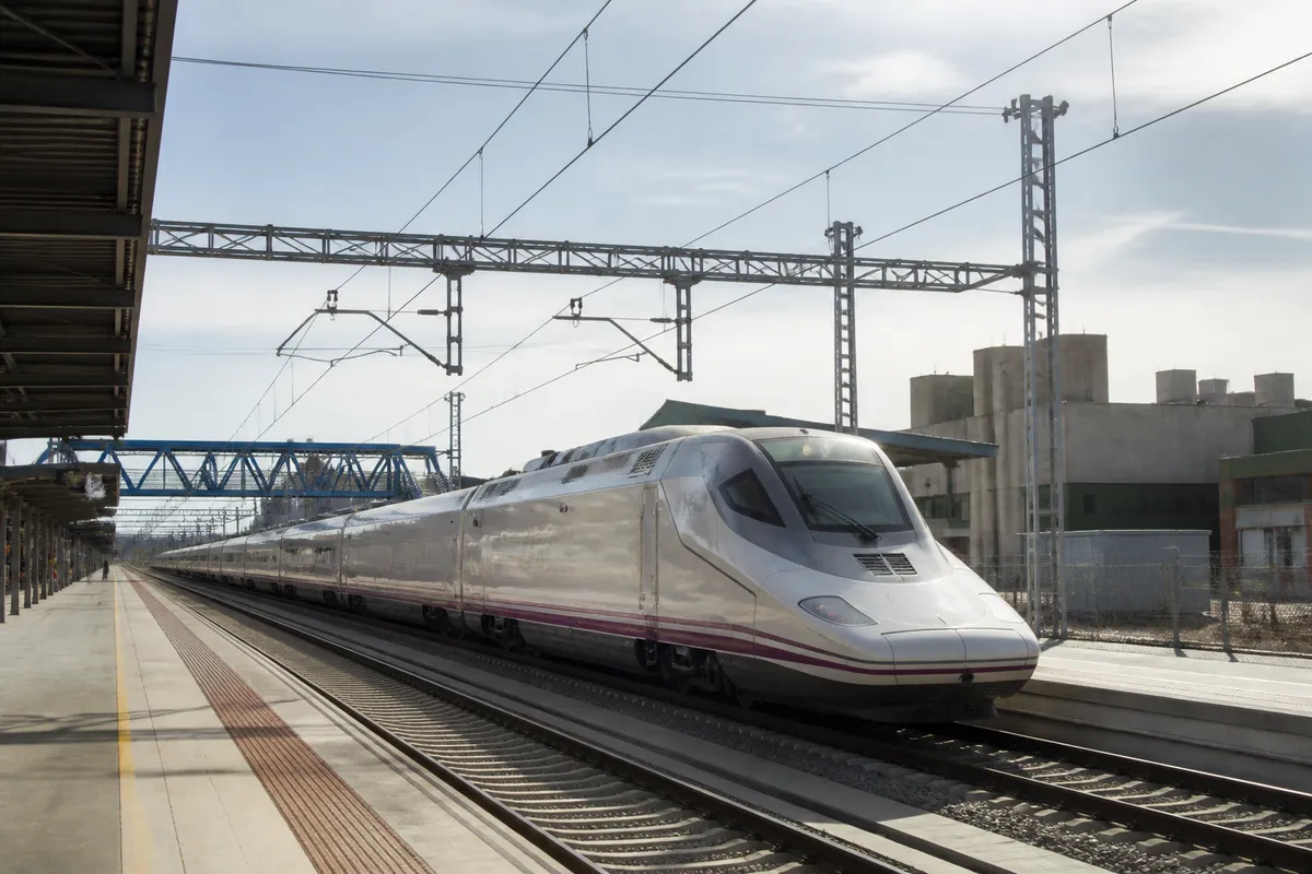 Talgo y CAF pierden opciones en la mayor licitación de trenes AVE de Renfe