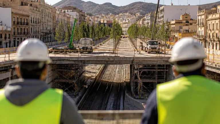 Alicante inicia el expediente para cubrir las vías y financiar el Parque Central