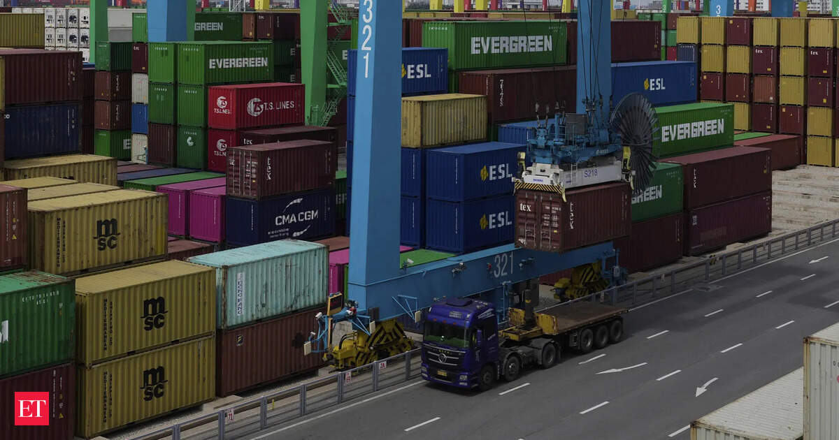 El crecimiento de las exportaciones chinas se frena en agosto: ¿cómo impactan los aranceles de EE. UU. y la tensión comercial?