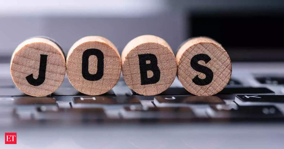 Los empleadores en EE. UU. sorprenden al recortar 92,000 empleos, mientras la tasa de desempleo sube al 4.4% ¿Qué significa esto para ti?