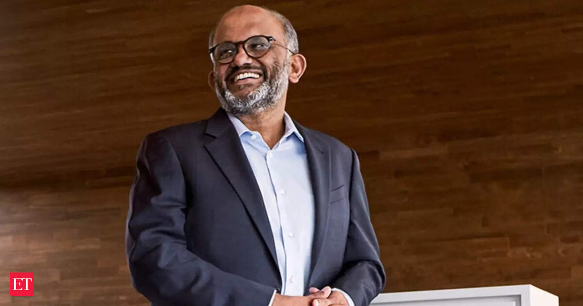 Shantanu Narayen deja el cargo de CEO de Adobe: ¿cómo afectará esto a su estrategia ante la disrupción de la IA?